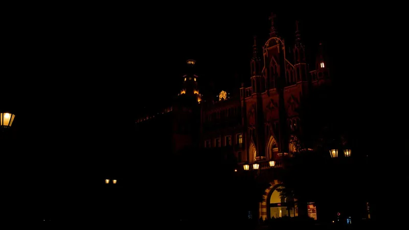 Rue animée de nuit — Espagne