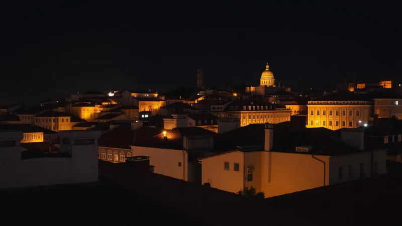 Rue animée de nuit — Portugal